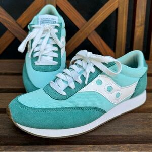 Saucony Hornet women’s size 6